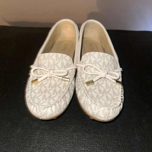 Michael Kors White Loafers for Women Size 7.5 Excellent Condition - Picture 1 of 3
